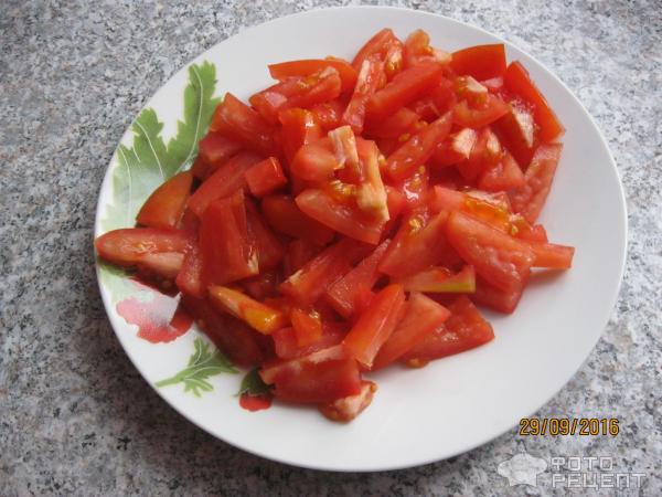 Салат из зеленой редьки с помидорами и болгарским перцем фото