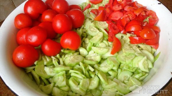 Консервированный салат из огурцов и помидоров Огород фото