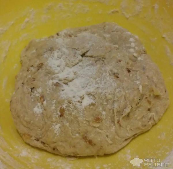 Пшенично-ржаной хлеб с луком фото