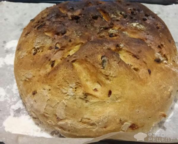 Пшенично-ржаной хлеб с луком фото