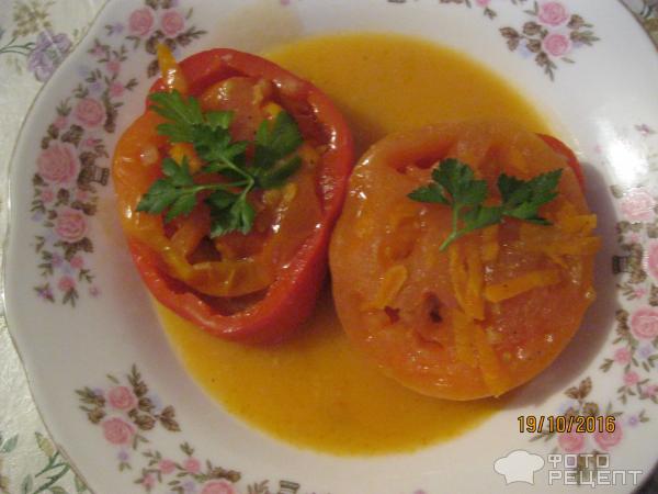Фаршированные колечки из болгарского перца под помидорной крышечкой фото