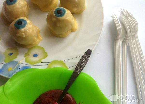Кейк-попсы Кровавые глаза к Хэллоуину фото