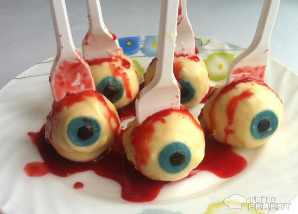 Кейк-попсы Кровавые глаза к Хэллоуину фото