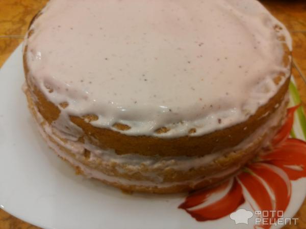 Бисквитный торт с клубнично- сметанным кремом фото