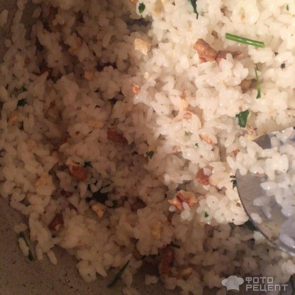 Рис с орехами и зеленью фото