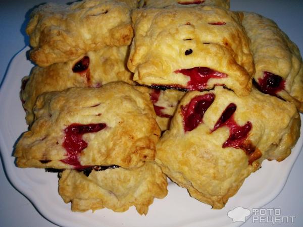 Слойки с клюквой фото