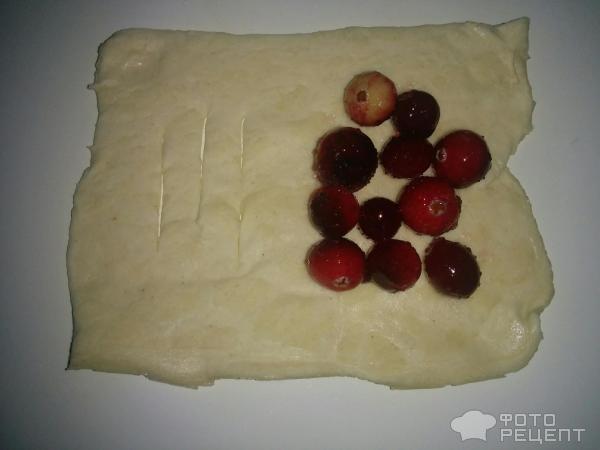 Слойки с клюквой фото