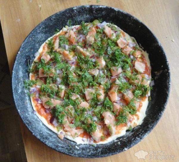 Пицца рыбная с кетой фото