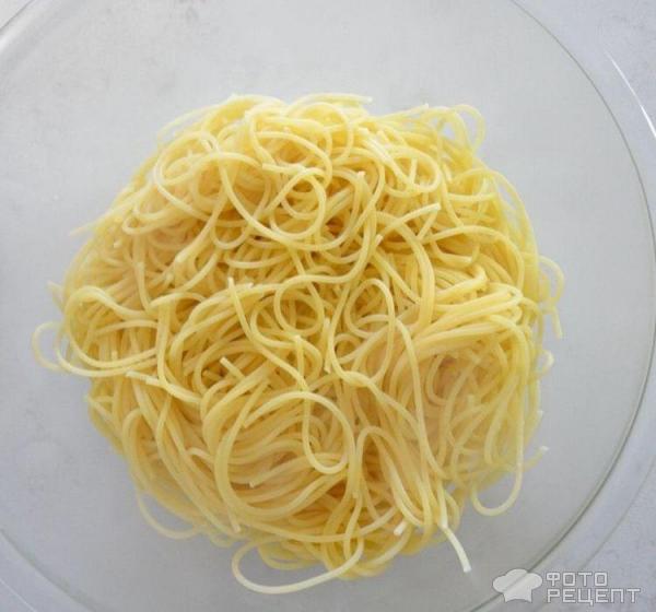 Спагетти под соусом из шалфея фото