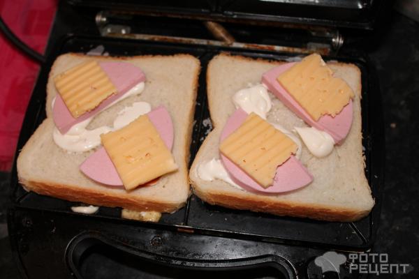 Рецепт: Горячие бутерброды в бутерброднице - с колбасой и сыром в бутерброднице