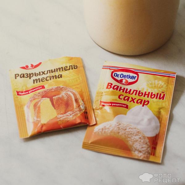 Шарлотка с вишней и клюквой фото