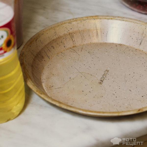 Шарлотка с вишней и клюквой фото