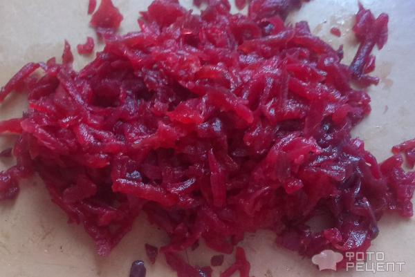 Салат из свеклы с черносливом и грецкими орехами фото