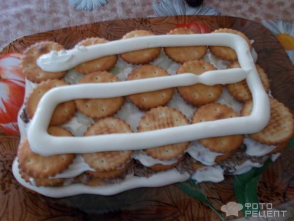 Салат- торт с крекерами фото