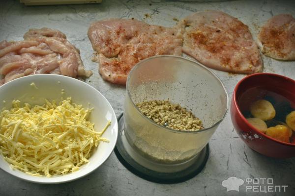 Куриный рулет с курагой и черносливом фото