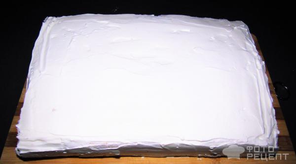 Бисквитный торт со сметанным кремом и персиками фото