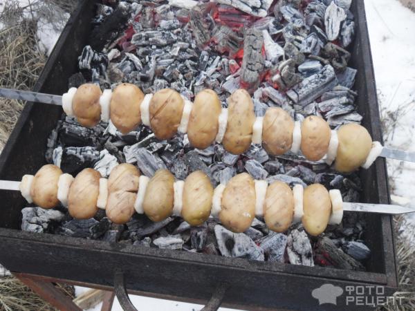 Картошка с салом в фольге на шампурах на мангале рецепт с фото