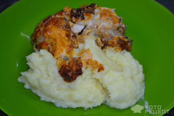 Курица, фаршированная картофелем и грибами фото