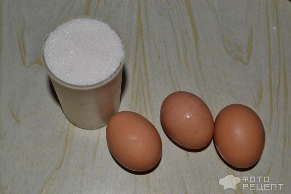 Ингредиенты яйца и сахар
