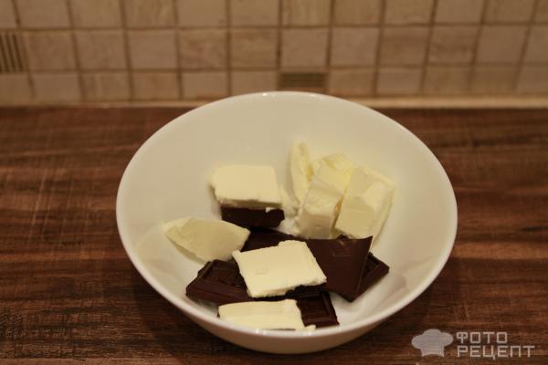 Шоколадные маффины с жидкой начинкой фото