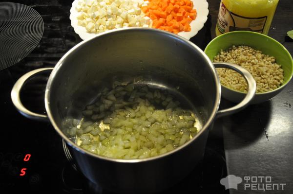 Рассольник с перловкой, солеными огурцами и говядиной