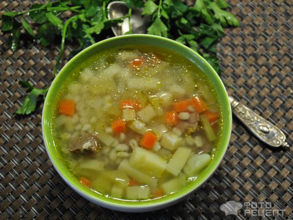 Рассольник с перловкой, солеными огурцами и говядиной