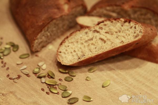 Цельнозерновой хлеб со злаками фото