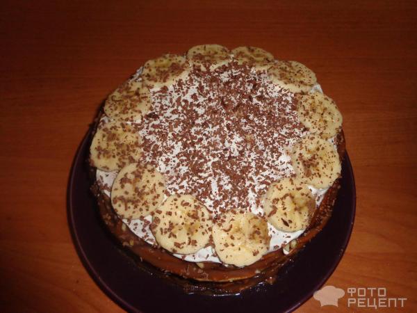 Праздничный торт с шоколадом и орехами фото