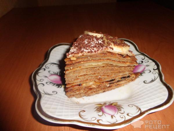 Праздничный торт с шоколадом и орехами фото