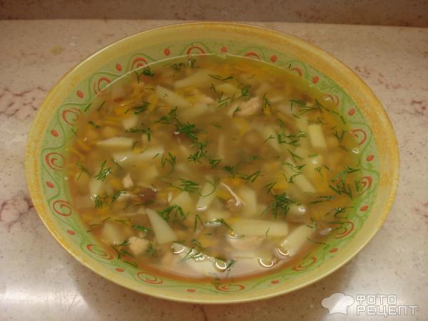 Чечевично-гороховый суп на курином бульоне фото