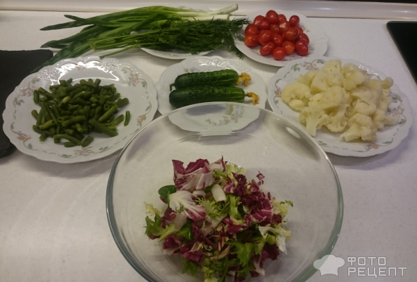 Сытный салат из цветной капусты с фасолью фото
