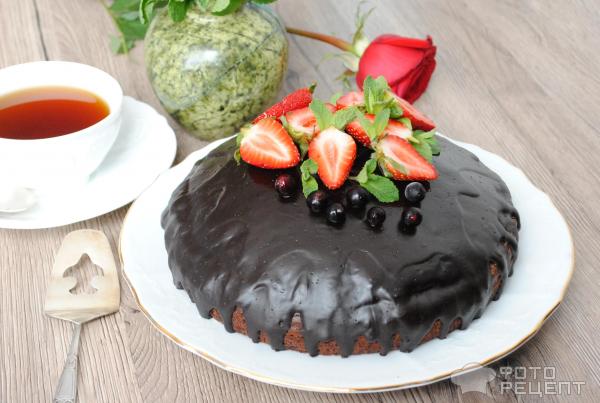 Шоколадный влажный торт без глютена и сахара