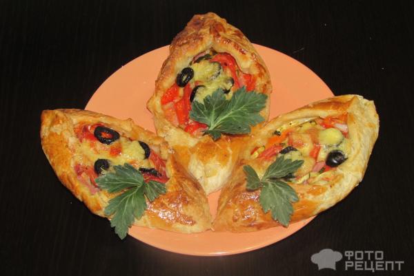 Пицца Лодочки на слоеном тесте фото