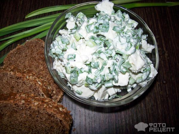 низкокалорийный салат-закуска из творога с зеленью