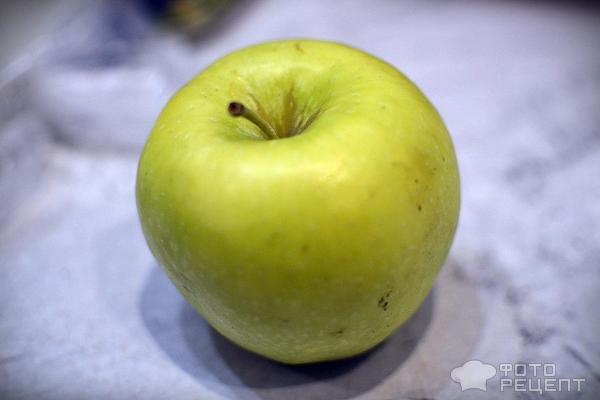 Штрудель с изюмом, яблоком, корицей и грецким орехом фото