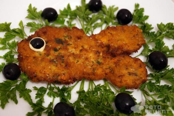 Рецепт: Рыбные котлеты из кильки в томатном соусе - в форме рыбки, с овощами