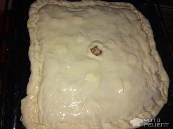 Пирог из слоеного теста с курицей фото