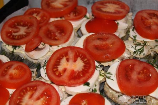как приготовить Свинину с грибами, помидорами и сыром в духовке простой рецепт