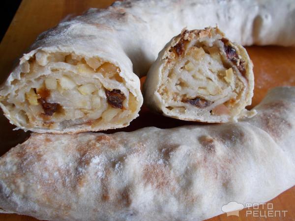 Рулет с яблоками фото