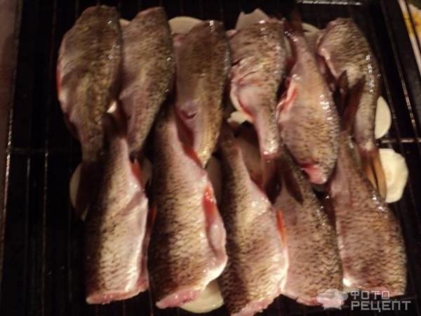 Рецепт: Рыба запеченная в фольге в духовке - в духовке