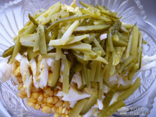 Салат с кукурузой, грибами и огурцами