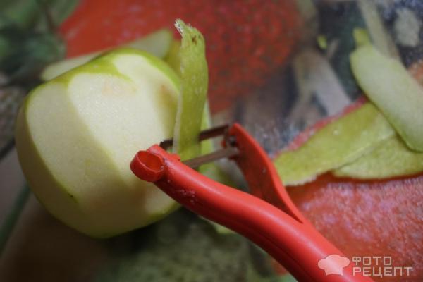Салат из стеблей сельдерея с яблоками Женский фото
