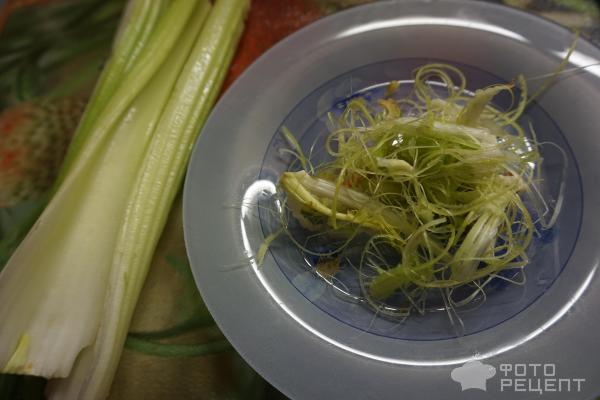 Салат из стеблей сельдерея с яйцами