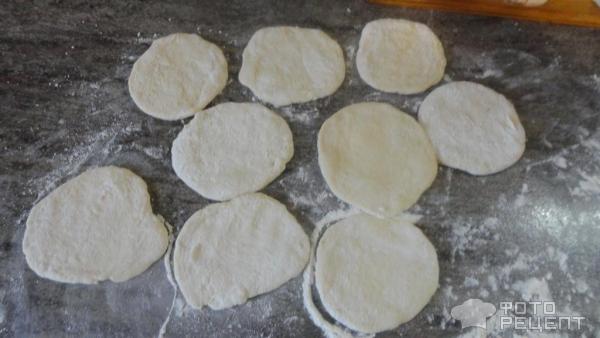 Пирожки из пресного теста с картошкой и шкварками фото