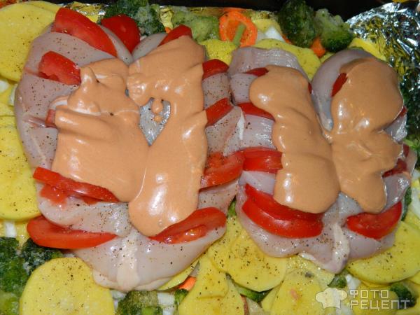 Куриная грудка запеченая с картофелем и помидорами фото