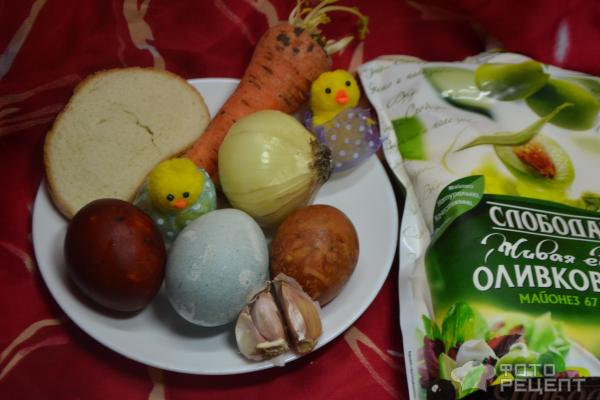 Салат с яйцом и сухарями фото