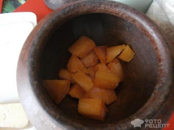 Каша рисовая с тыквой и ягодами в глиняном горшочке томленая в духовке фото