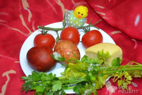 Салат с сыром, помидорами и яйцами фото