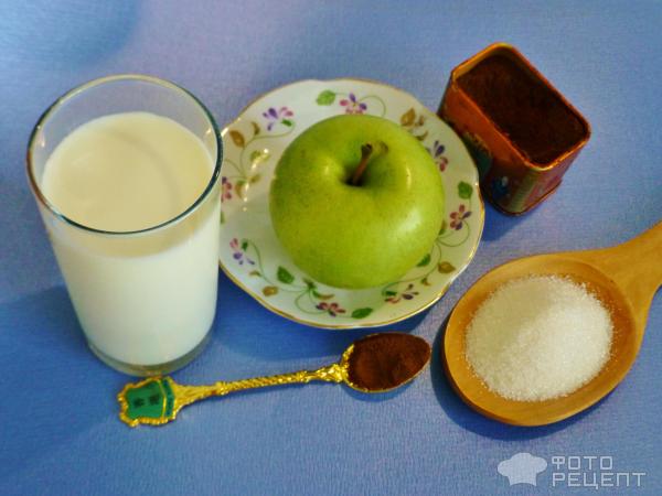 ингредиенты для яблочного молочного коктейля