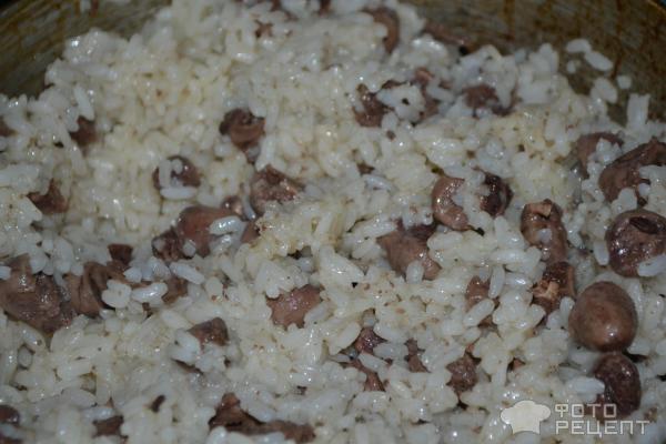Куриные сердечки с рисом в сковороде фото